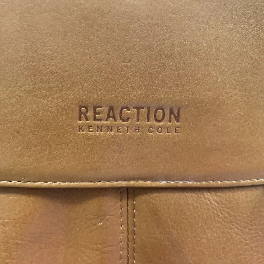 Kenneth Cole Reaction Carmel Leather Multiple Pocket Messenger Laptop Briefcase